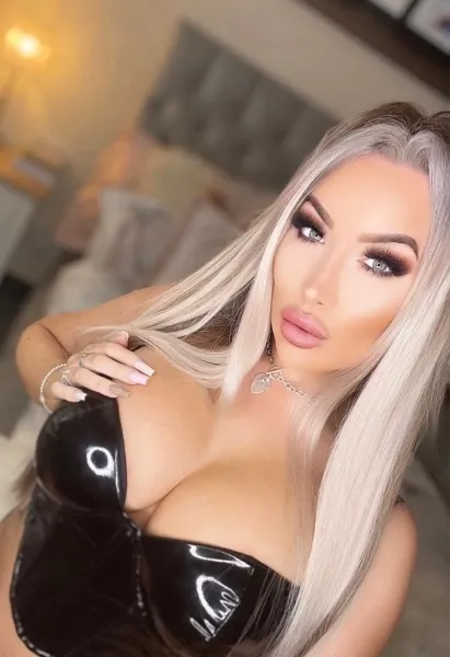 Throne profile picture for @barbie