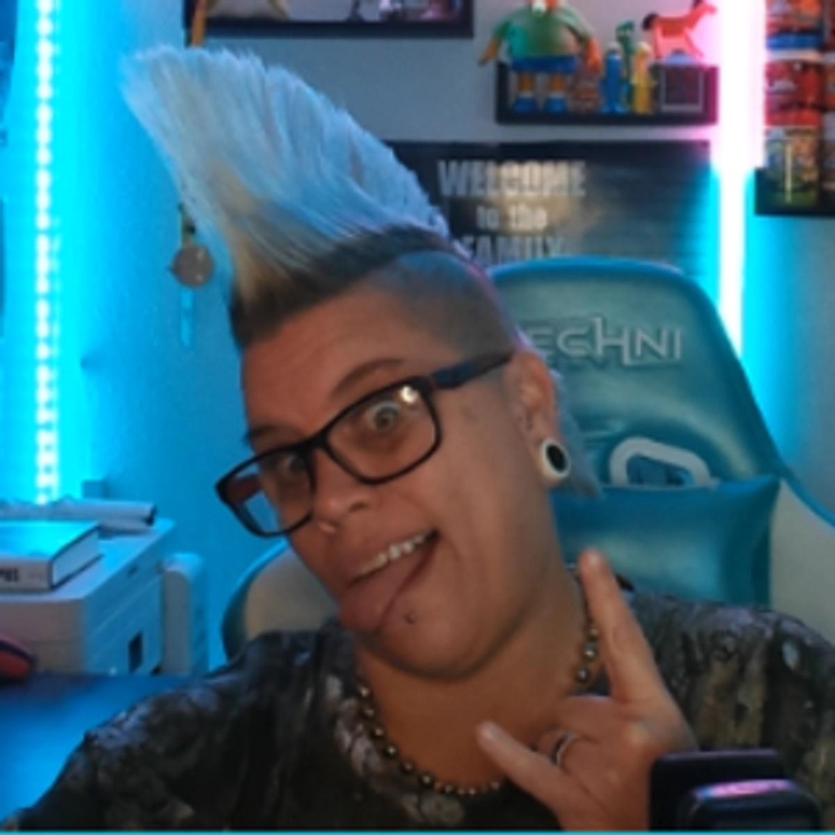 Throne profile picture for @punkrock