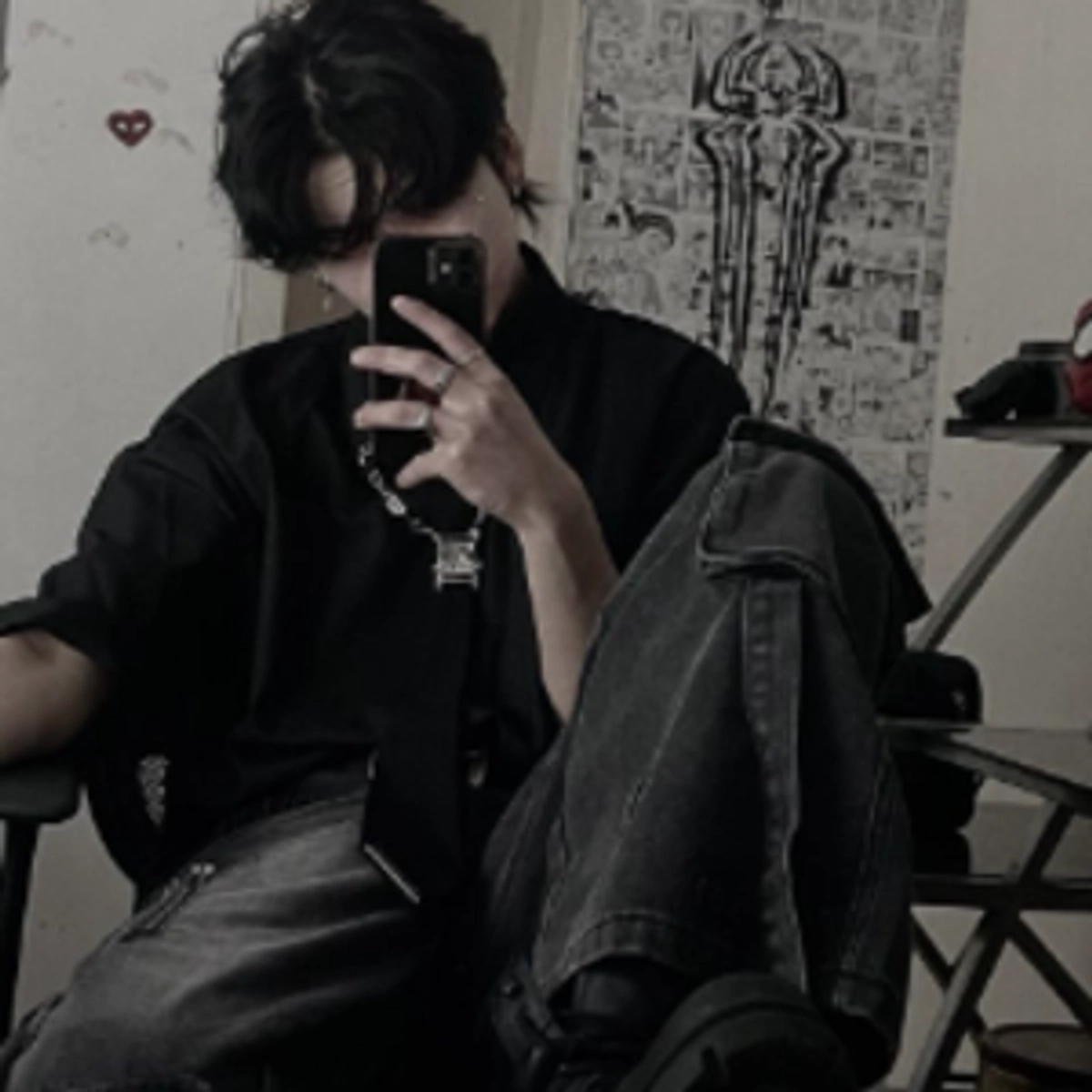 Throne profile picture for @hurting