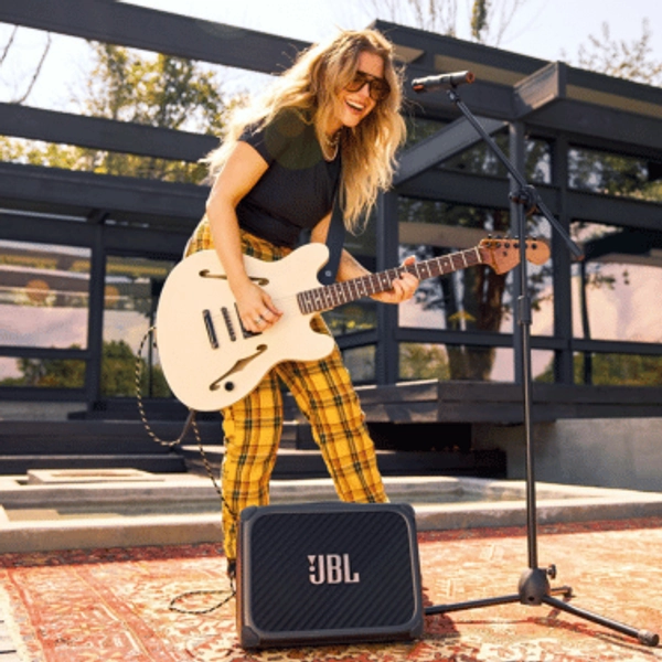 JBL Charge 6 | Portable waterproof and drop-proof Bluetooth speaker