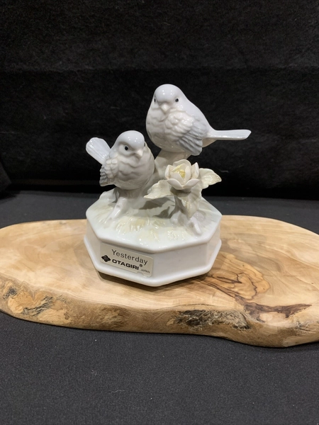 Vintage Otagiri Ceramic Gray Blue Bird Music Box