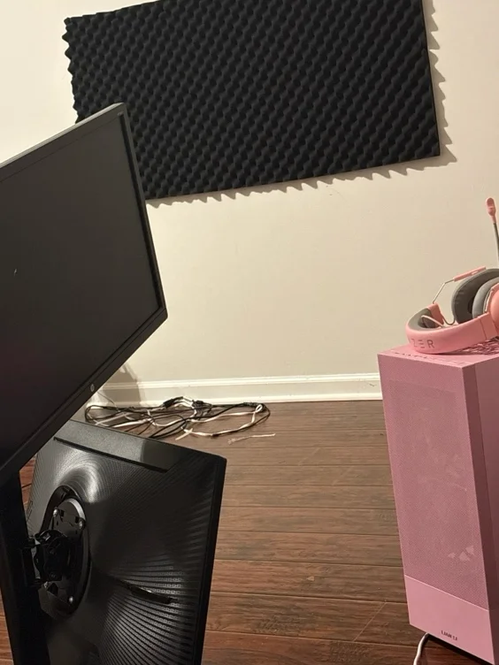 My gaming desk and monitor broke need a new one 