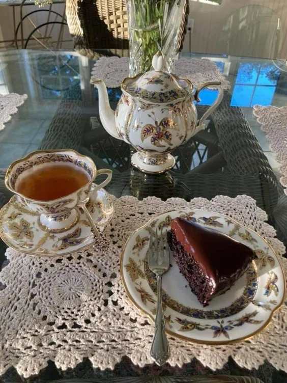 cake and tea addiction 