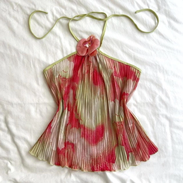 stunning textured orchid halter tie top 

♡︎ Size:...