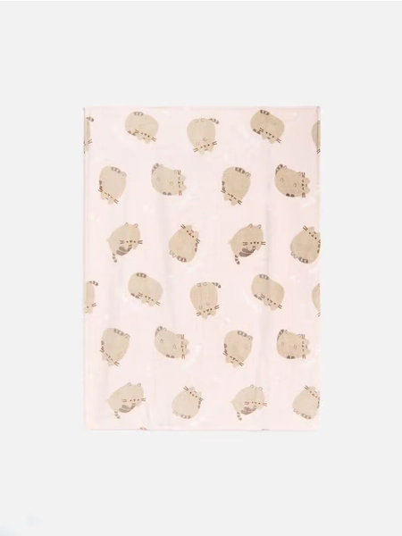 Blanket Pusheen