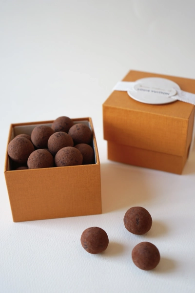 LV Noisettes Enrobees Crispy Hazelnut Chocolate Box