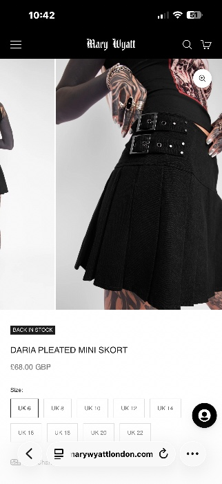 Pleated skirt 
