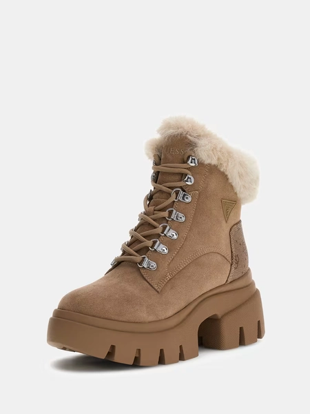 Ankle boots lined with fur