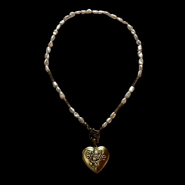 THE FLORA LOCKET (PEARL) XS
