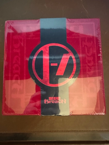 Twenty One Pilots - Breach Boxset - NOVA BISHOP EDITION 
