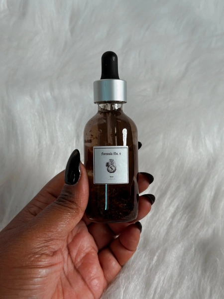 Luxor Oil โ Bossy Bruja