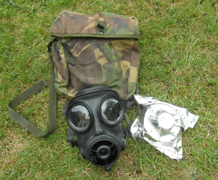 British Avon S10 3 Medium Gas Mask Respirator w/ Filter & Haversack SAS Cosplay