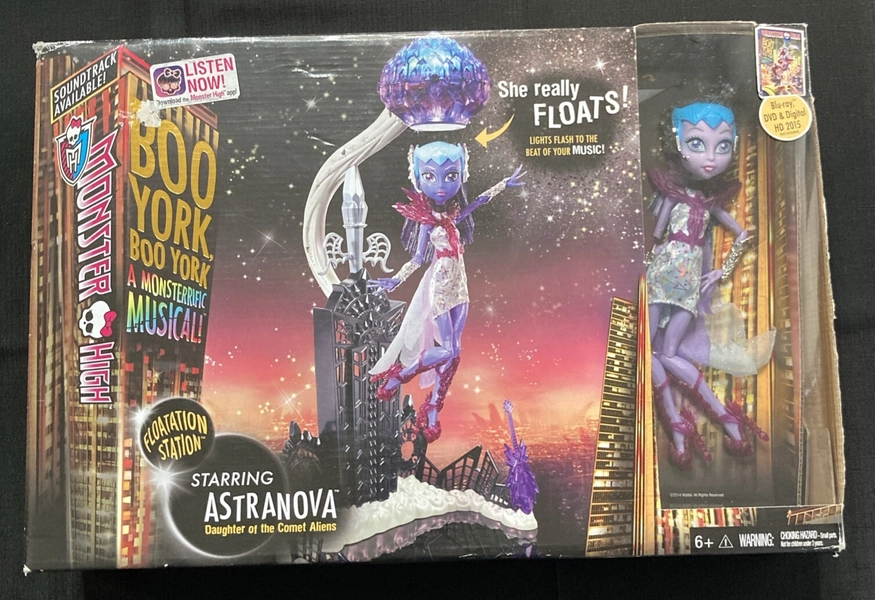MONSTER HIGH Boo York Astranova Doll & Floatation Station 2014 IN BOX UNOPENED E