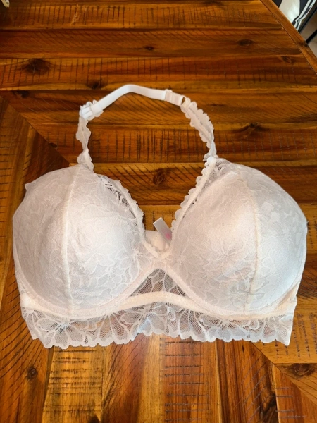 Victoriaโs Secret Bra