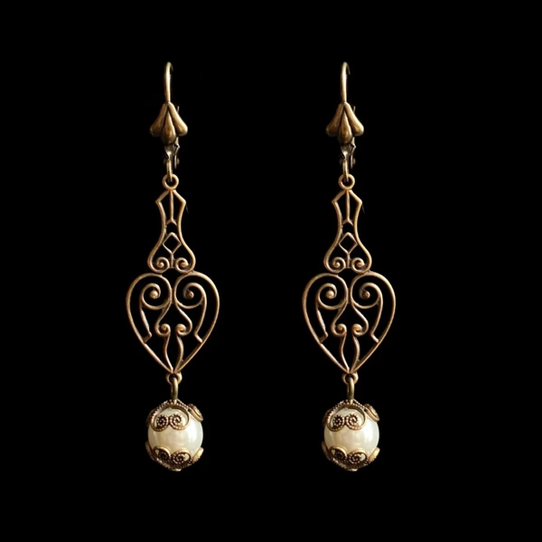 AMÉLIE PEARL DROP EARRINGS