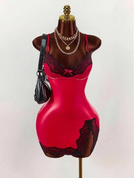 Amplova Vestido mini sexy de mujer con tirantes finos, abertura y parches de encaje