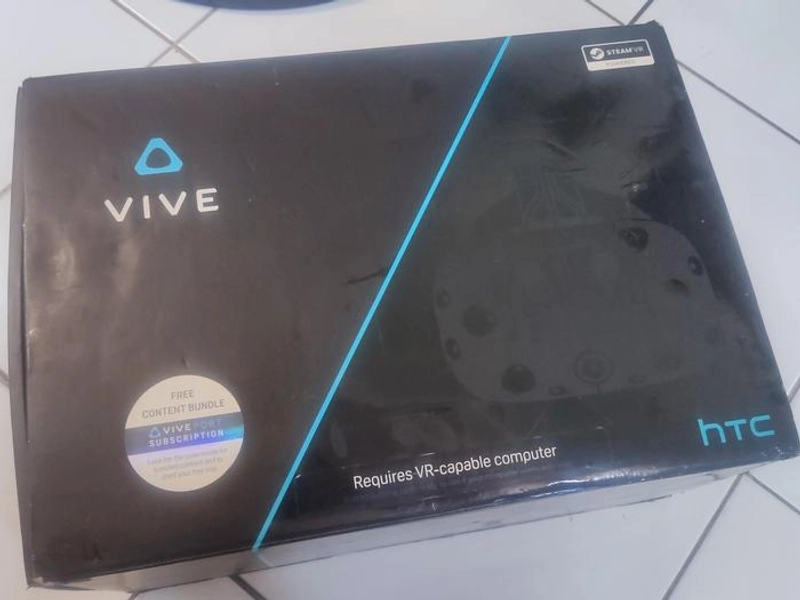 HTC Vive Virtual Reality Full Kit + Bonus (Second Hand)