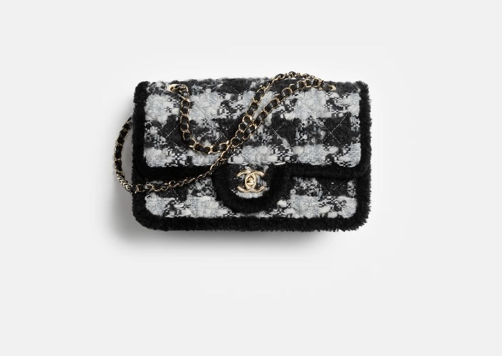 Large flap bag, Tweed, shearling lambskin & gold-tone metal, black & gray — Fashion | CHANEL