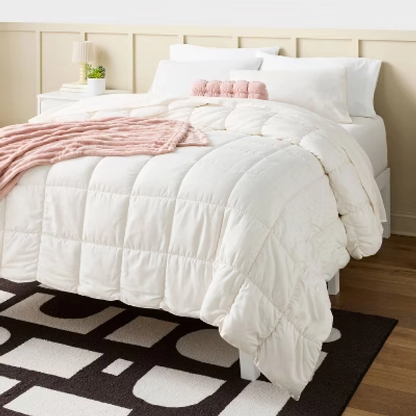 Full/Queen Box Stitch Puffer Comforter Ivory - Room Essentials™