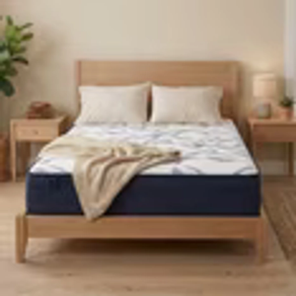 Signature Design by Ashley Chime 12 Inch King Mattress in a Box, Ultra Plush Hybrid Gel Memory Foam Mattress with Wrapped Coils, Lumbar Support and Motion Isolation