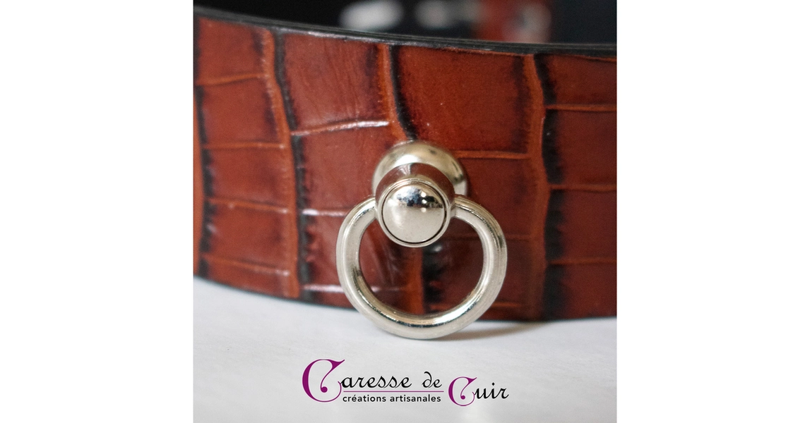 Ensemble collier et laisse chaine en cuir marron façon croco