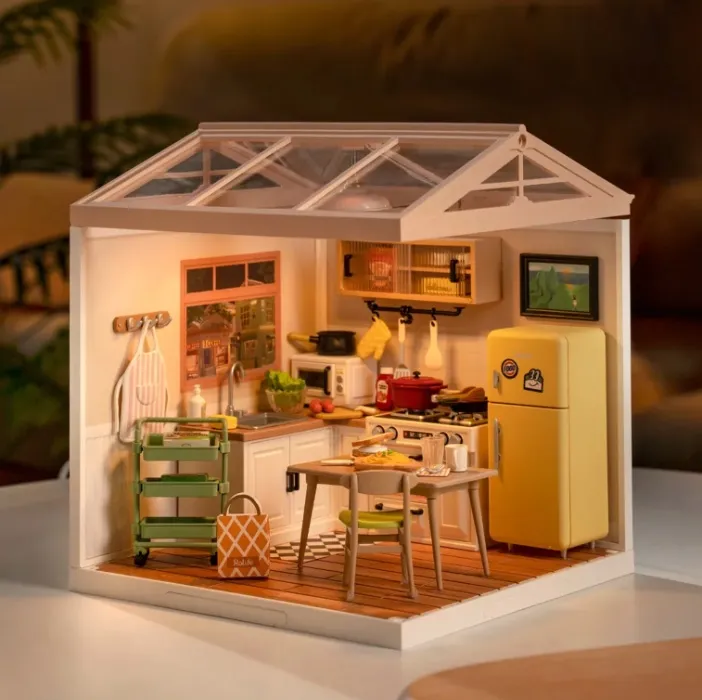 Rolife Super Creator Series Happy Meals Kitchen DIY Miniature House DW008
