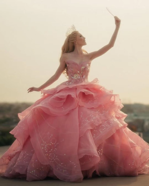 The pink Glinda bubble Gown cosplay - Cosplay Costume hand bead ballgown