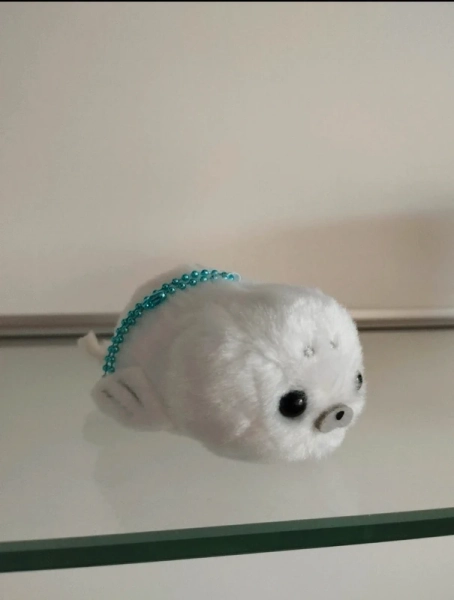 howa howa azarashi chan plush keychain | amuse