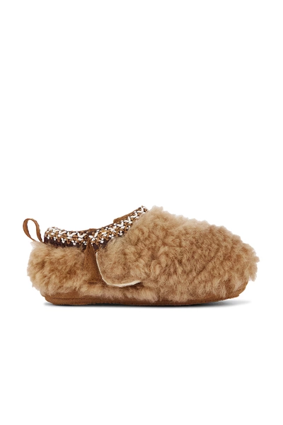 UGG Baby Tasman Maxi Curly Slipper in Brown