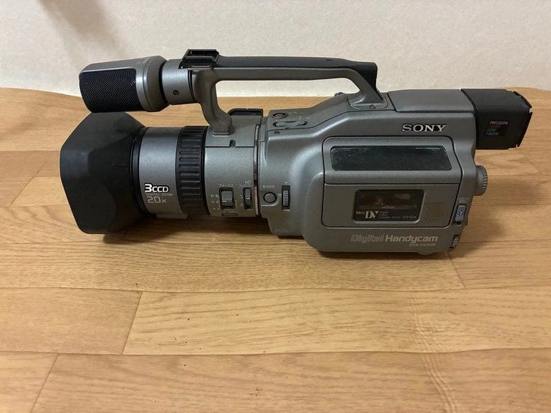 SONY DCR-VX1000 Camcorder 