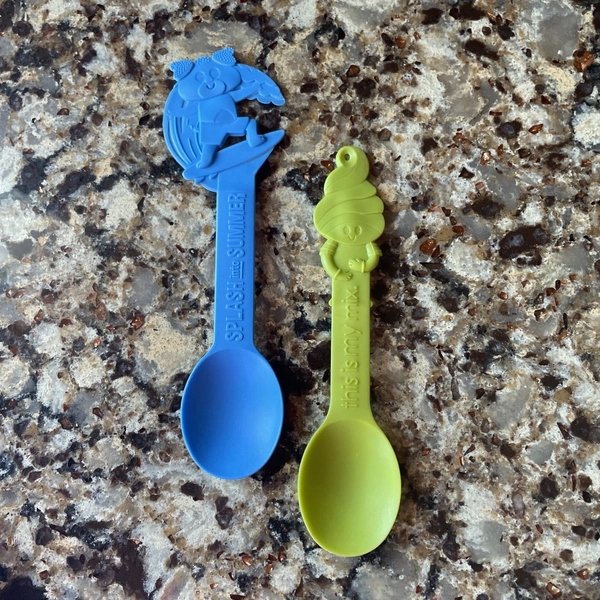 Menchie's Yogurtland Plastic Spoon Plastic Lot Of 2