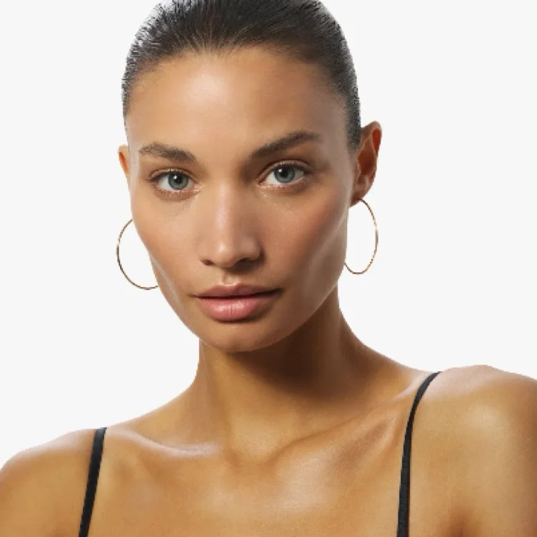 Plain 18K gold hoop earrings