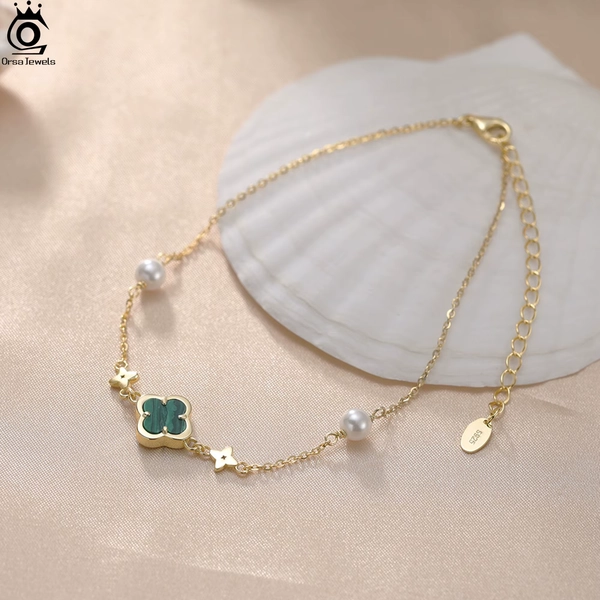 ORSA JEWELS 925 Sterling Silver Shell Pearl Strand Anklet and Green Malachite Ornament Four Leaf Clover Design Summer Gift GMA05