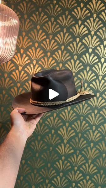 Handsome Hat Co. / Sombrerería 🍀 on Instagram: "Arthur meets the range 🔥🔥🔥 un mix que les ha encantado últimamente 🔥🔥 
🎩: RANGE
Copa 12 cm
Ala 8cm
Toquilla cuerda
Tratamiento RDR"