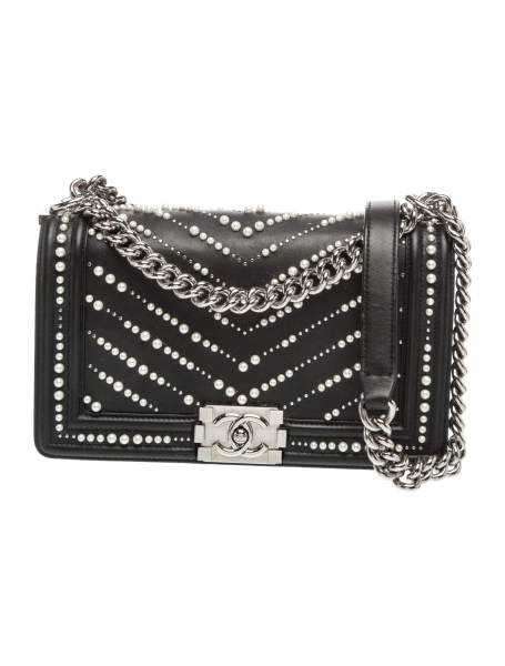2020 Chevron Pearl Medium Boy Bag