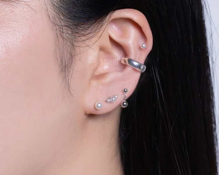 NEW! Triple Clouster Pearl Cartilage Earring, Pearl Helix Earring, Cluster Tragus Earring, Helix Flat Back, Tragus Labret Stud - Etsy