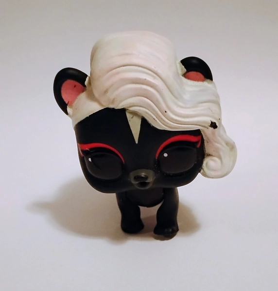 Lol Surprise Pet Black Tie Skunk