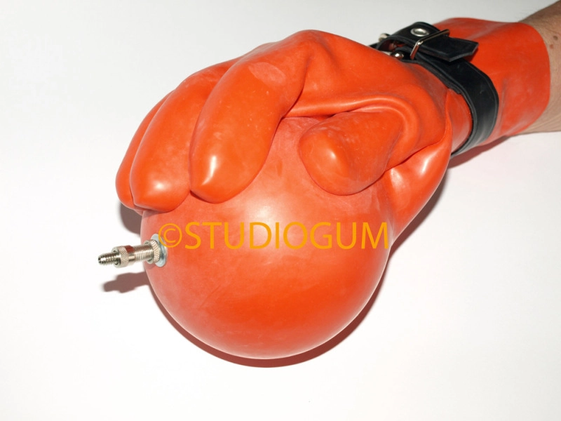 anatomical gloves with inflatable ball FH 5 - HEAVY RUBBER by STUDIO GUM