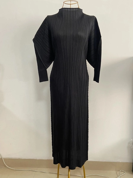 PLEATS PLEASE - ISSEY MIYAKE 