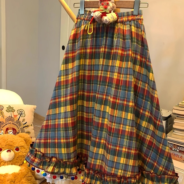 A Vintage Cute Christmas-Themed Colorful Plaid Print Skirt with Lace Trim, Featuring a Lined A-Line Design And an Elastic Waistband for Women