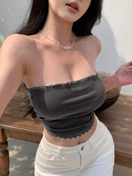 DAZY Parte superior de tubo de verano casual de unicolor con adorno de encaje para salir, tops cortos para mujeres, ropa de vuelta al colegio