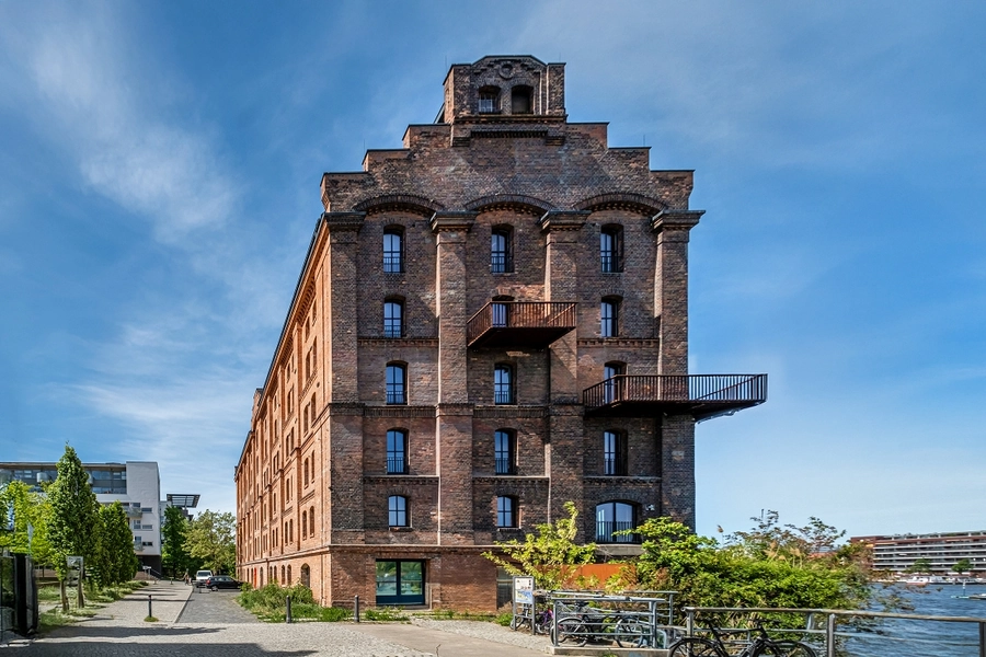 Maisonette apartment in a historic industrial monument at Rummelsburg Bay