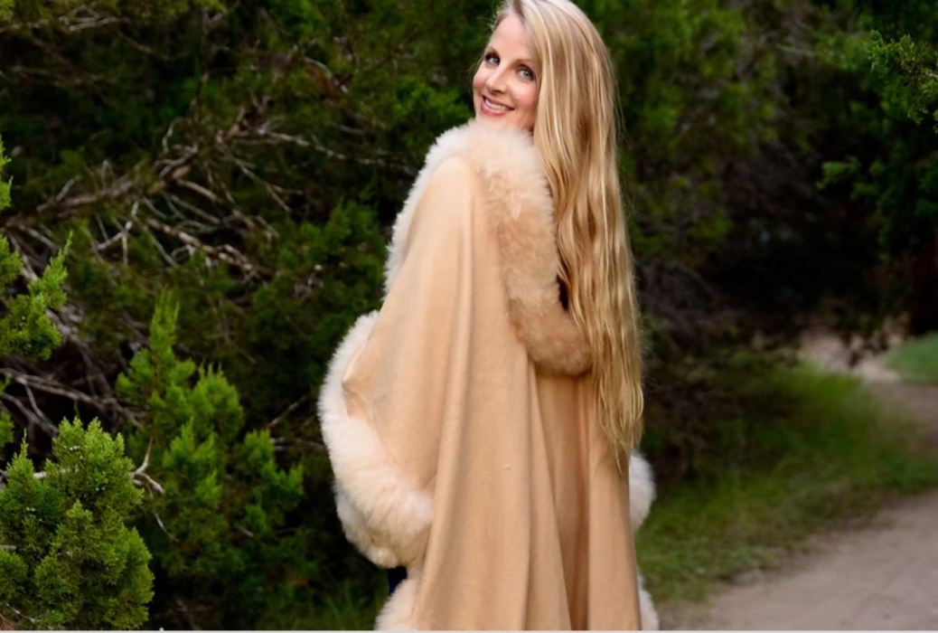 Golden Heritage Cape | 100% Alpaca Wool