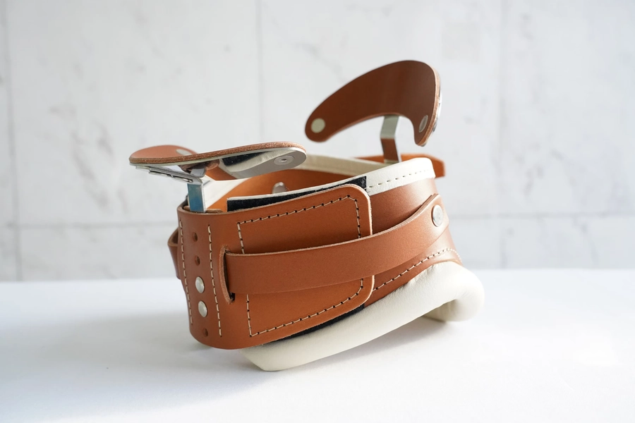 Vintage Style Orthopedic Neck Brace Posture Collar - Medical Leather / Corset