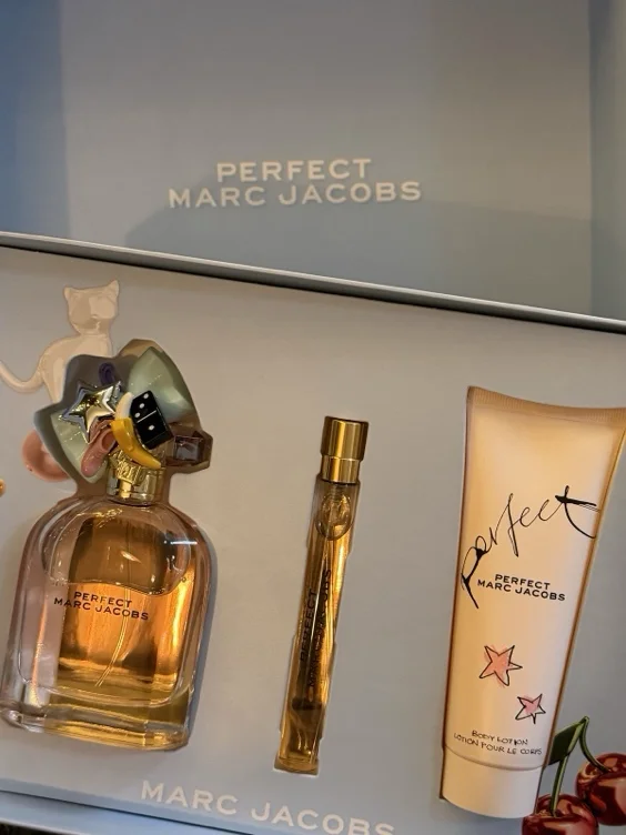 ꒰ა 𝐌𝐀𝐑𝐂 𝐉𝐀𝐂𝐎𝐁𝐒 ໒꒱ 𝐏𝐞𝐫𝐟𝐞𝐜𝐭 𝐄𝐚𝐮 𝐝𝐞 𝐏𝐚𝐫𝐟𝐮𝐦