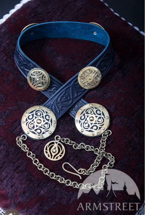 Embossed leather belt with laser cut accents “Renaissance Memories”