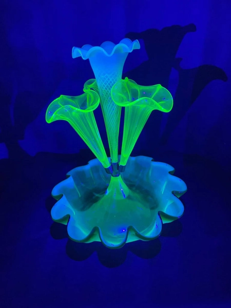 Uranium glass epergne centrepiece 