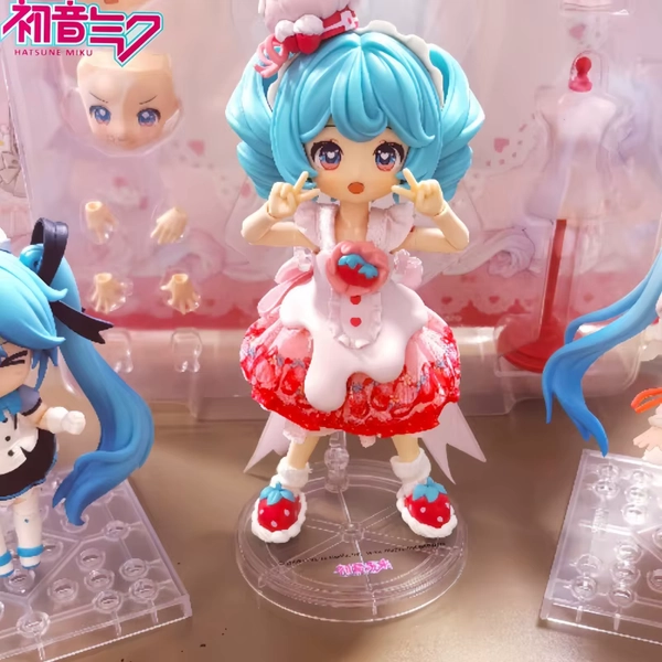En stock Blokees Miku Qi Yu Ji Edición Limitada Tarjeta Elevador Colección de Figuras Articuladas Miku con Temática de Pastel de Fresa Regalos Juguetes - AliExpress 26