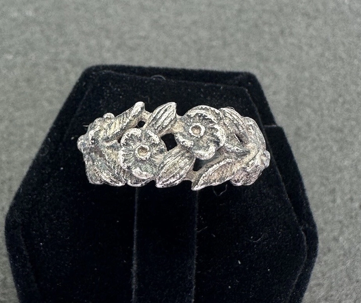 Sterling Silver Ring Band Size 5 Art Nouveau Flowers Vintage