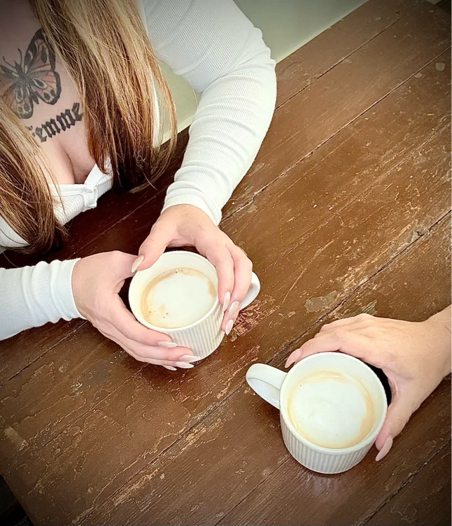 Coffee Date with a Girlfriend 